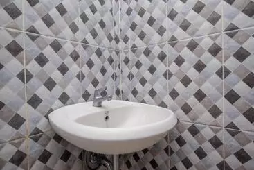 Hotelli Reddoorz Syariah Near Solo Paragon Mall 2