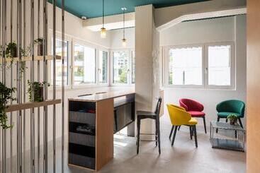 Otel Riva Rooms & Studios   Check In 24hr