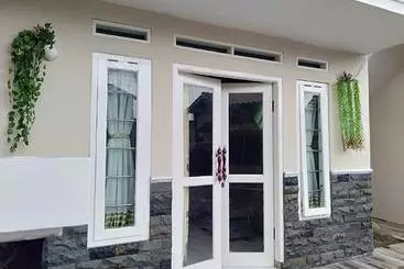 هتل Oyo 90602 Guest House Marisa Syariah