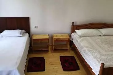 پانسیون Bujtina Peshtan Guesthouse&camping
