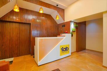 Hotell Fabexpress Colaba Grand