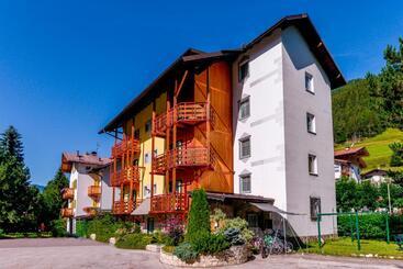 هتل آپارتمان Appartamenti Residence La Roggia