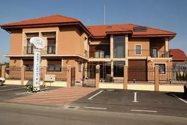 Majatalo Bello Lounge