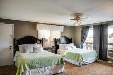 Otel Cliff Dwellers Inn