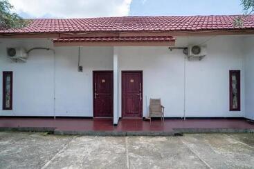 호텔 Reddoorz Syariah Near Syamsudin Noor Airport 4