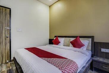 Vaccinated Staff - Oyo 61709 Hotel Gd Palace