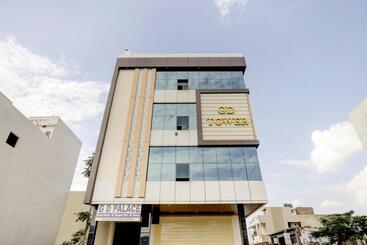 Vaccinated Staff - Oyo 61709 Hotel Gd Palace