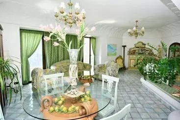 هتل Albergo La Conca Azzurra