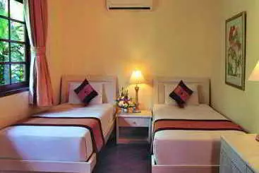 ホテル Bali Desa Suites