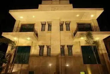 בית מלון כפרי ​Justa Gurgaon