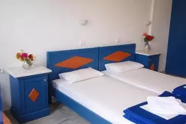 Leonidas Studios & Apartments