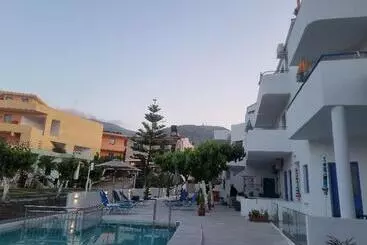 Leonidas Studios & Apartments