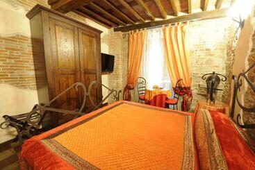 تختخواب و صبحانه Antica Corte Dei Principi Charming Rooms
