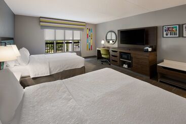 Отель Hampton Inn & Suites Fredericksburg At Celebrate Virginia