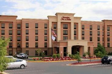 Отель Hampton Inn & Suites Fredericksburg South