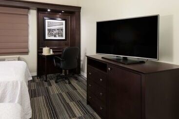 هتل Hampton Inn & Suites Omaha Downtown