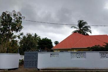 ベッドアンドブレックファースト L&j Modern Backpackers Kigamboni Beach House