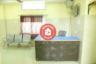 호텔 Pop 82996 Sri Durga Luxury Rooms