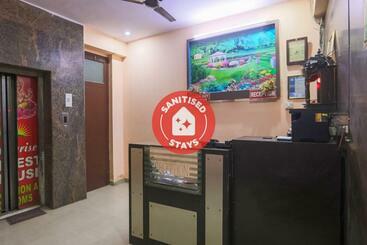 Hotel Pop 82609  Moonlight