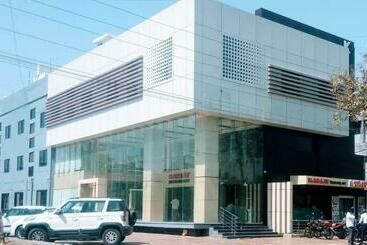 ホテル Kanishka International