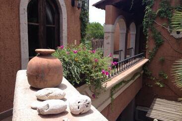 هتل Posada Del Cortes