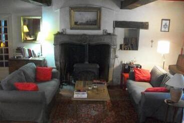 ベッドアンドブレックファースト La Maison Des Gardes   Chambres D Hôtes