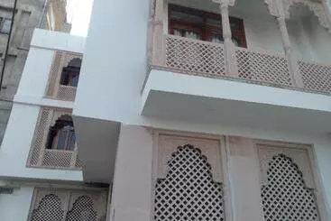 هتل Tourist Inn