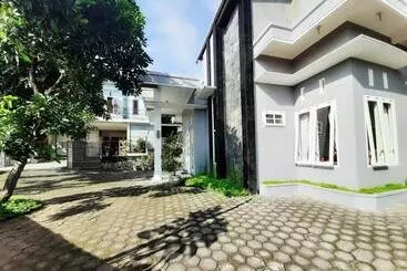 Hotel Villa Monesa Tretes