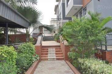 בית מלון כפרי Denami Suites