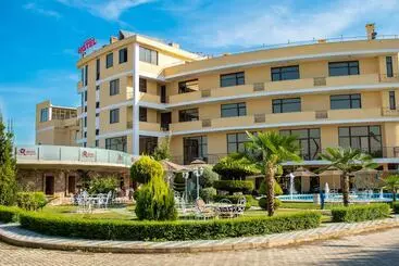 בית מלון כפרי Airport  Tirana