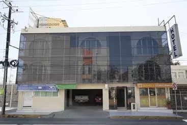 ホテル Kuliacan By Grupo La Jolla