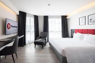 호텔 Travelodge Phuket Town