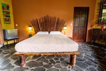 فندق Heliconia Island