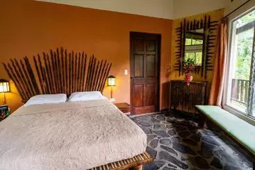 هتل Heliconia Island