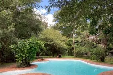 هتل The Victoria Falls Waterfront