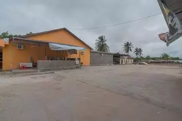 ホテル Reddoorz Syariah @ Jalan Tjilik Riwut