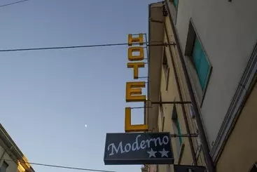 هتل Moderno