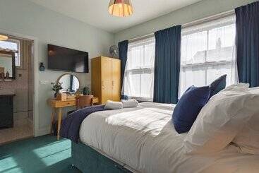 هاستل The Stirling Arms Pub & Rooms