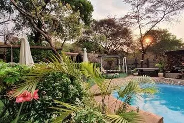 Hôtel (catégorie 1/2 *) Victoria Falls Backpackers Lodge