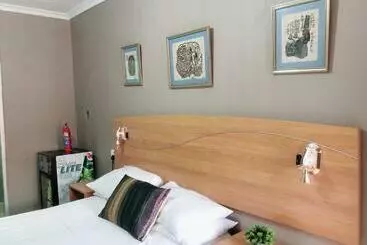 Majatalo Urban Space Lodge