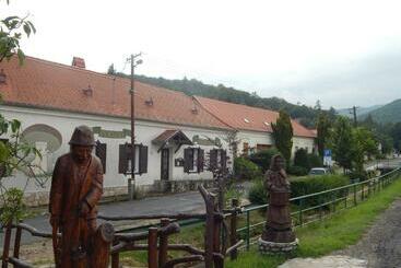 צימר Gomba Panzió