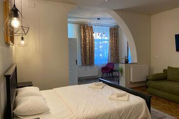 پانسیون Boutique Rooms With Parking