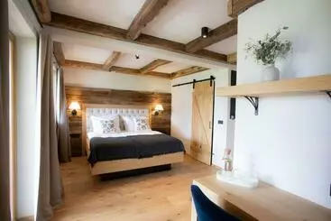 تختخواب و صبحانه House Troha
