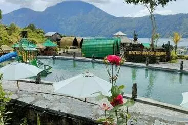 هتل Batur Water Park Villa