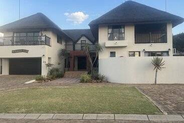 פנסיון Matori Lodge