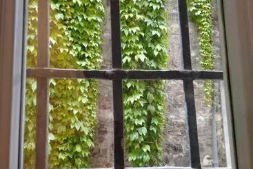 تختخواب و صبحانه Bresciantica