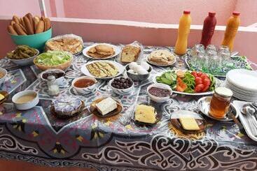 پانسیون Ra Guest House