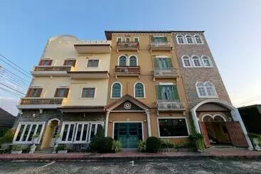 تختخواب و صبحانه Kireeya Villa