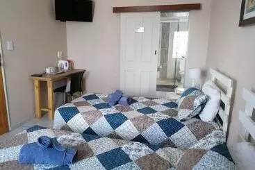 ペンション Why Not Guesthouse