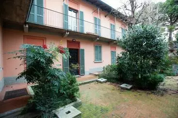 Pension  Villa Grande Con Stanze, Bagni E Giardino
